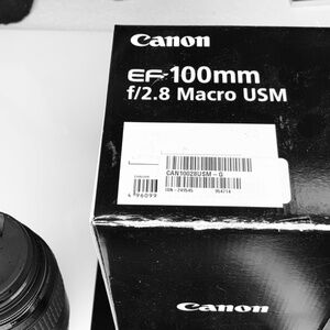 EF 100mm1/2.8 Macro USM (Never Used) in OEM box w/all information